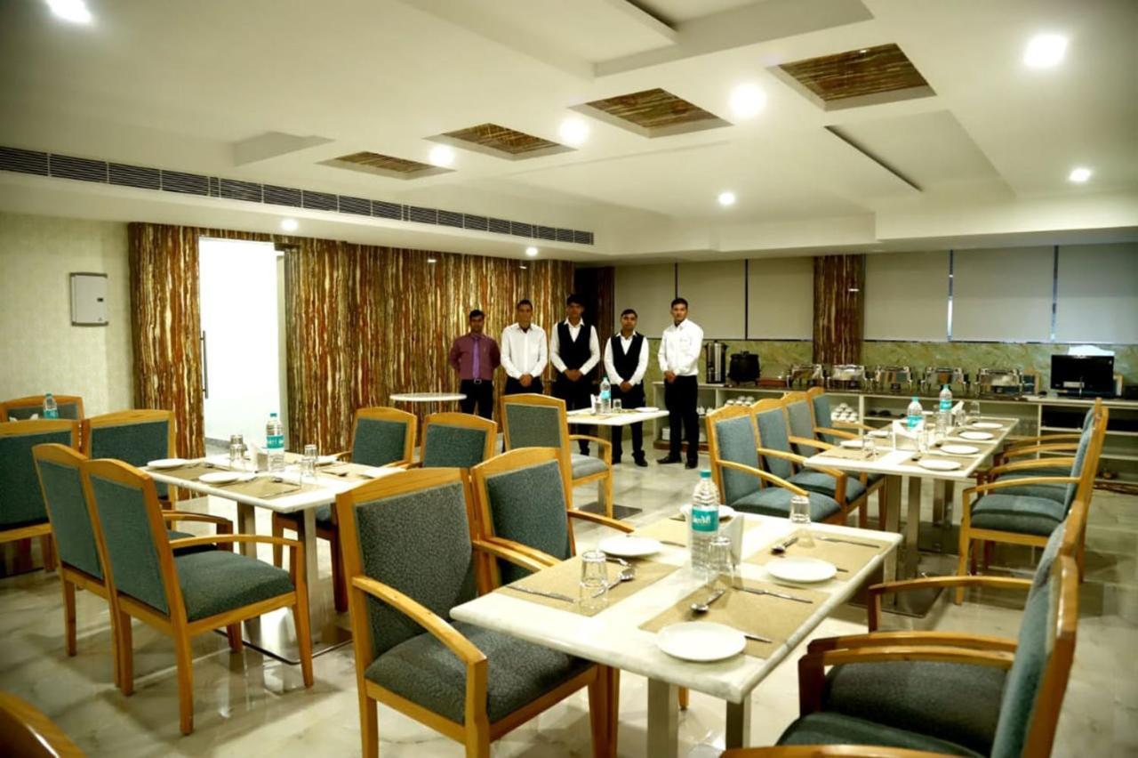 Country Inn Hotels & Resorts Vrindavan Exterior photo