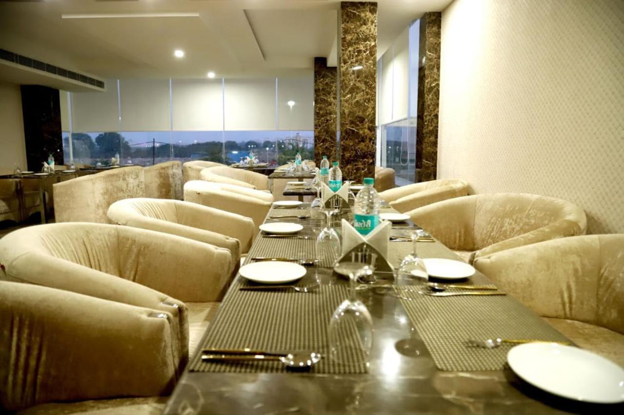Country Inn Hotels & Resorts Vrindavan Exterior photo