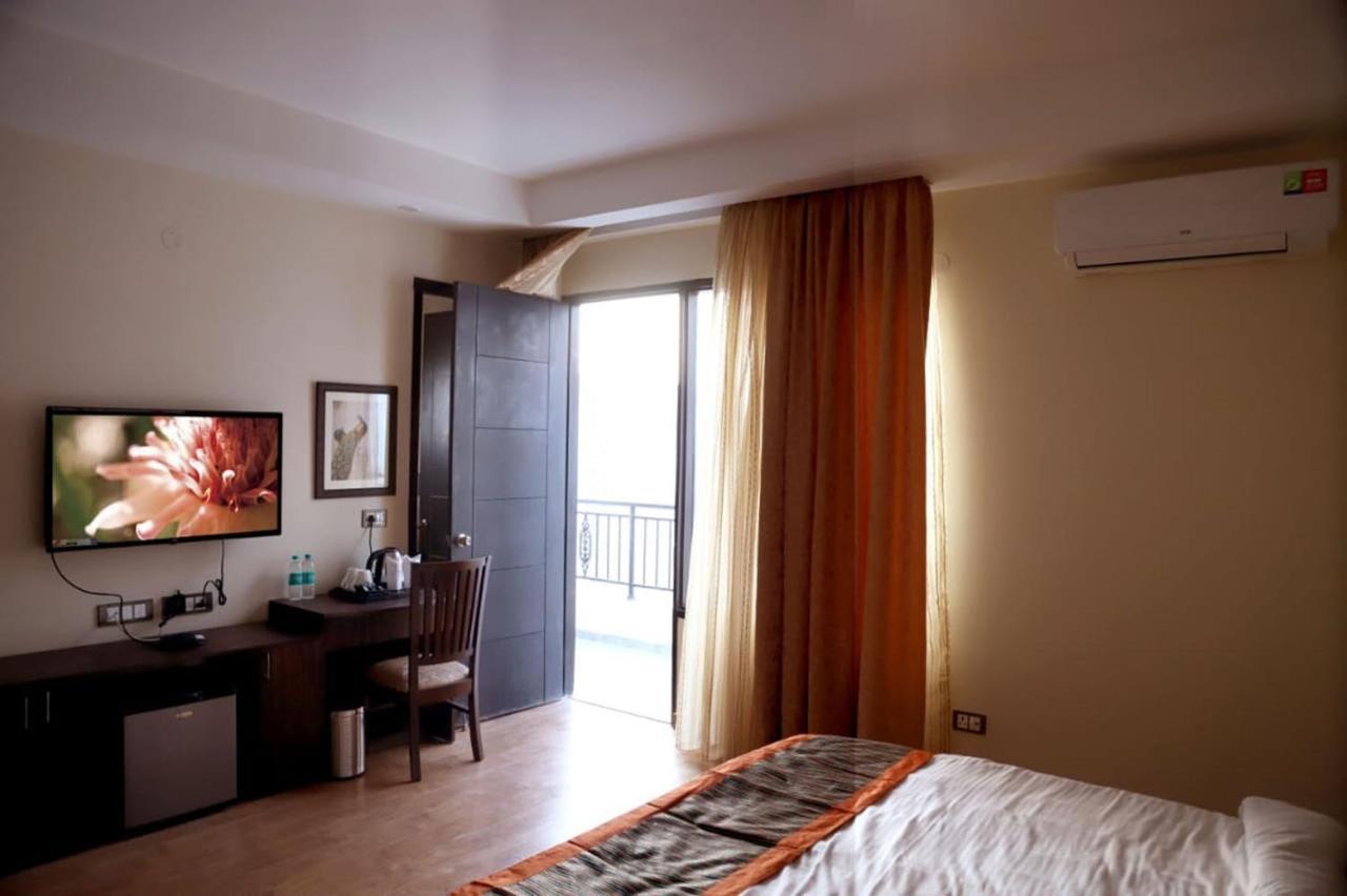 Country Inn Hotels & Resorts Vrindavan Exterior photo
