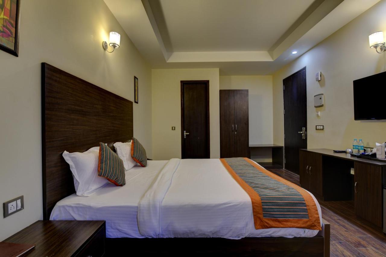 Country Inn Hotels & Resorts Vrindavan Exterior photo