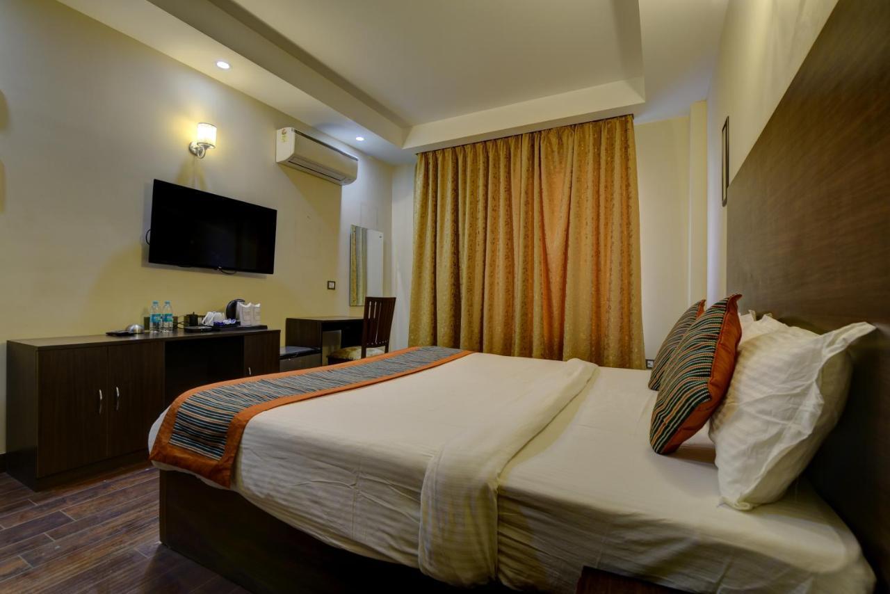 Country Inn Hotels & Resorts Vrindavan Exterior photo
