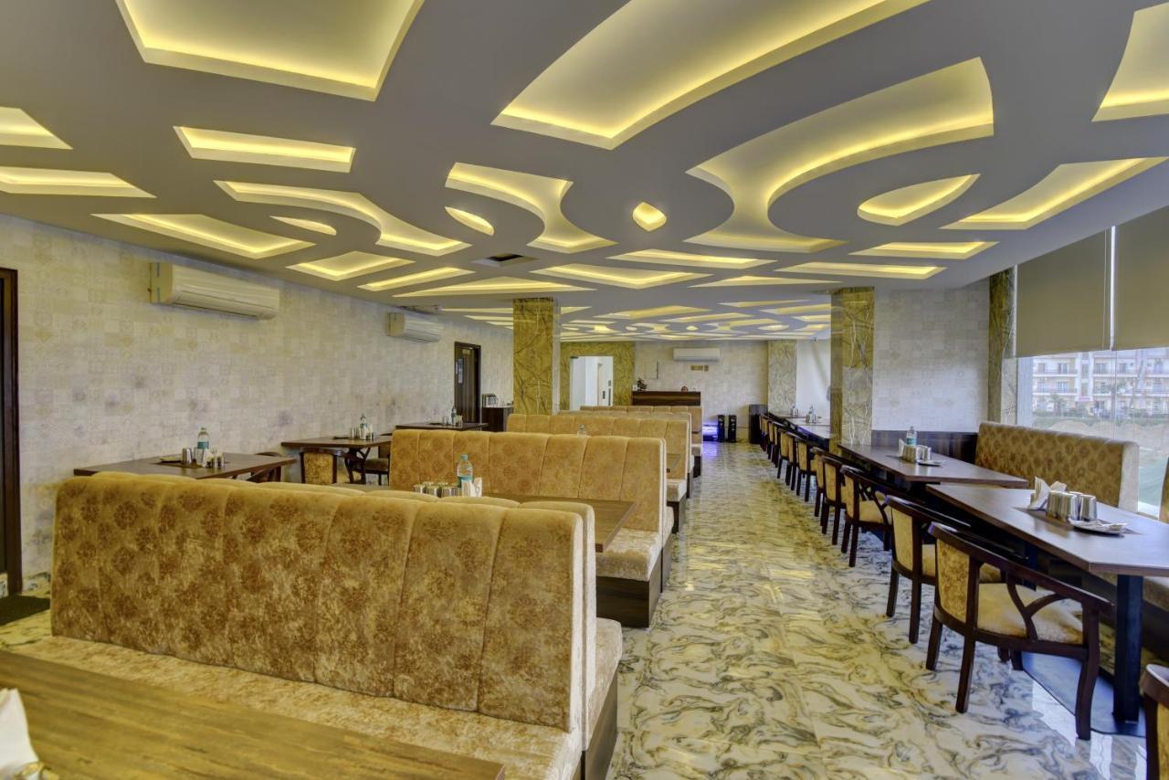 Country Inn Hotels & Resorts Vrindavan Exterior photo