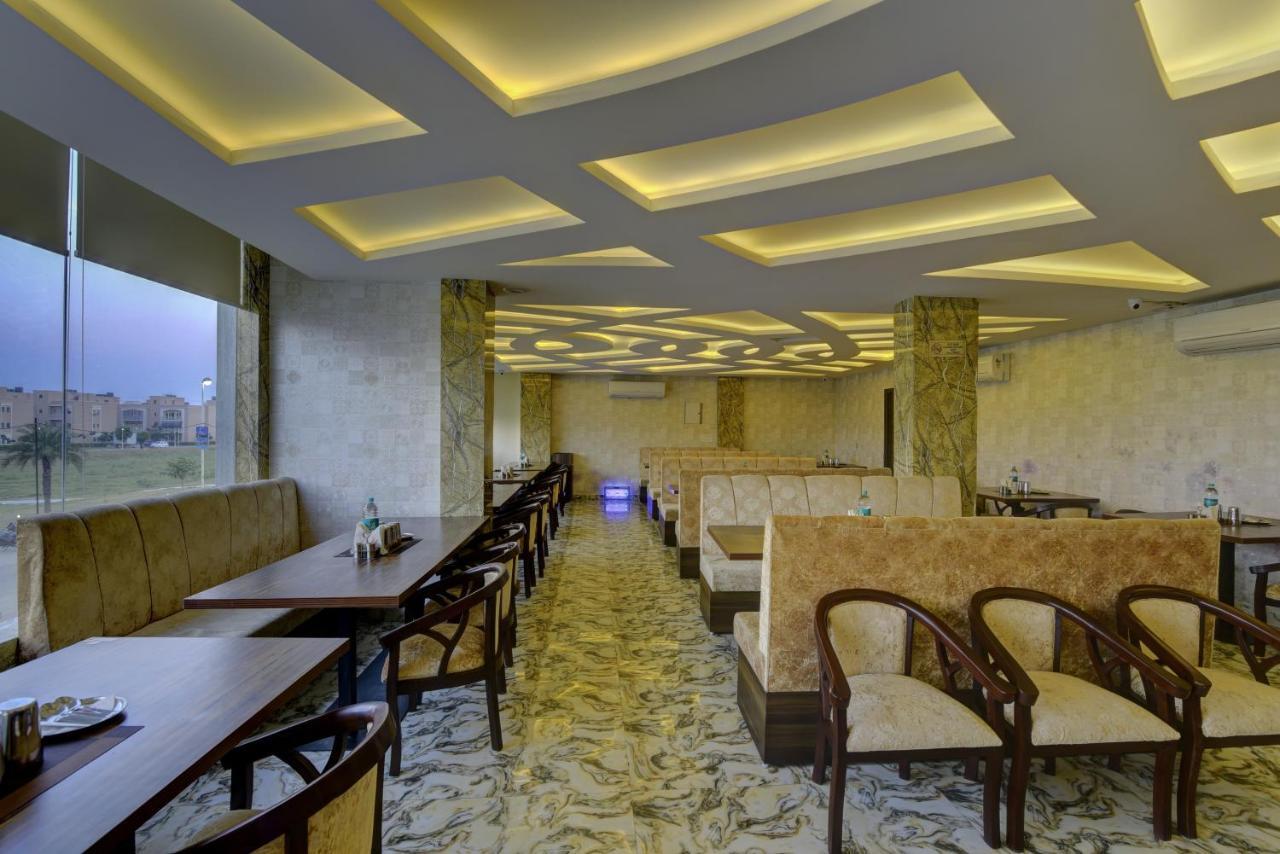 Country Inn Hotels & Resorts Vrindavan Exterior photo