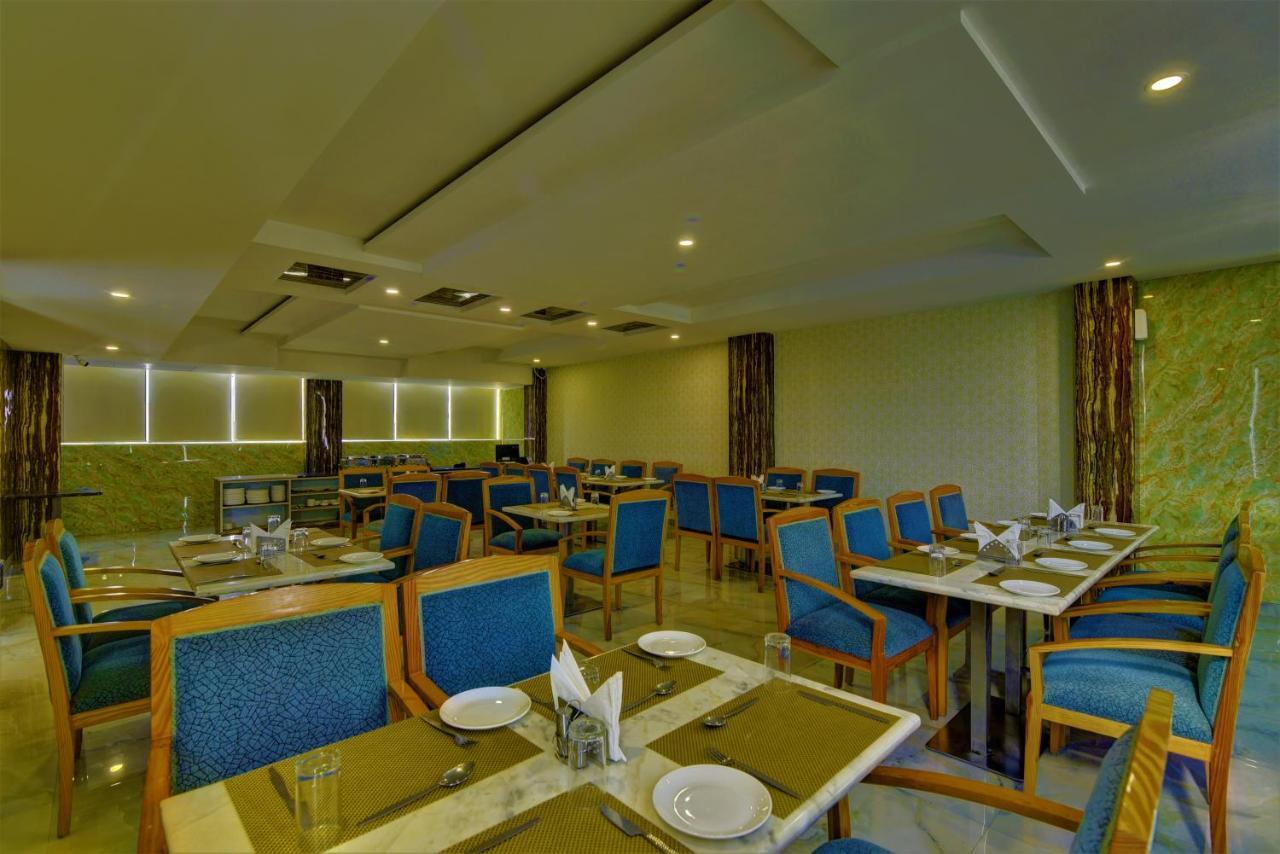 Country Inn Hotels & Resorts Vrindavan Exterior photo
