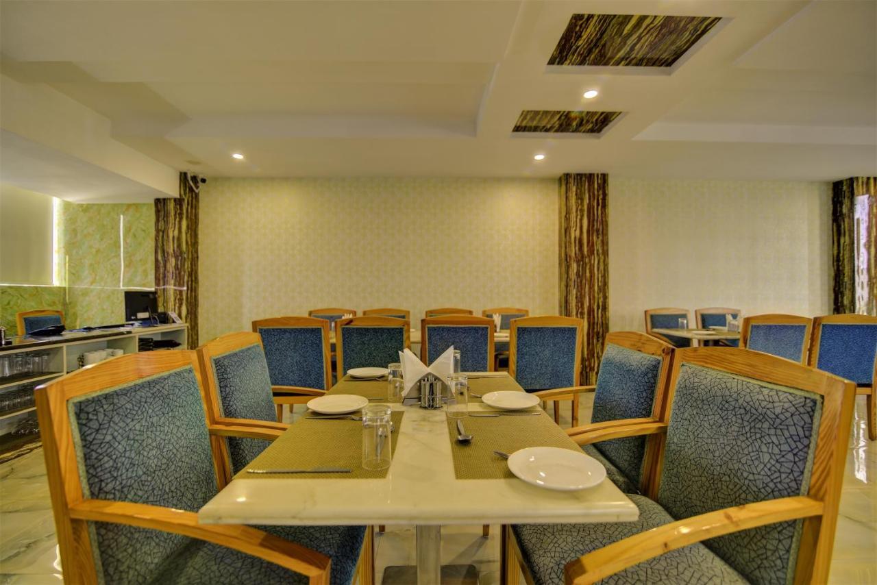 Country Inn Hotels & Resorts Vrindavan Exterior photo