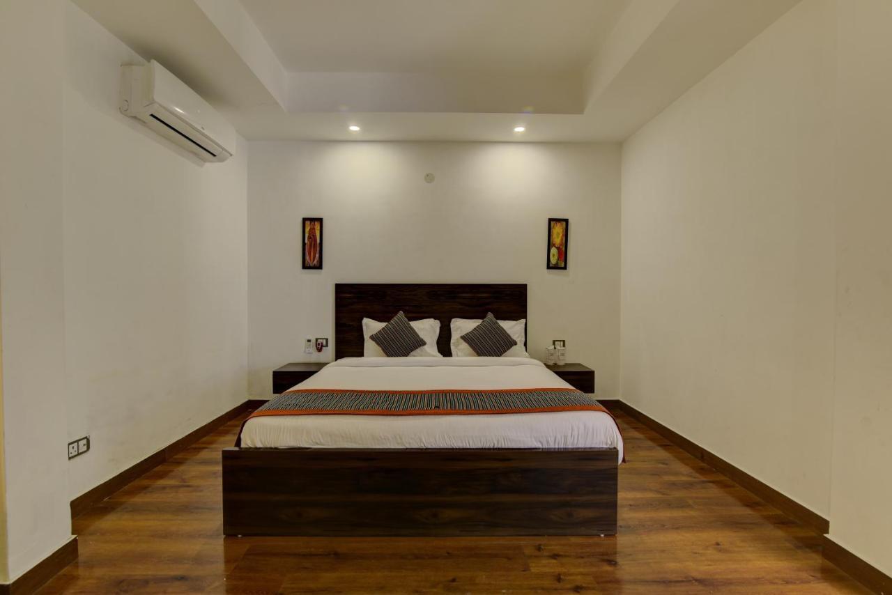 Country Inn Hotels & Resorts Vrindavan Exterior photo
